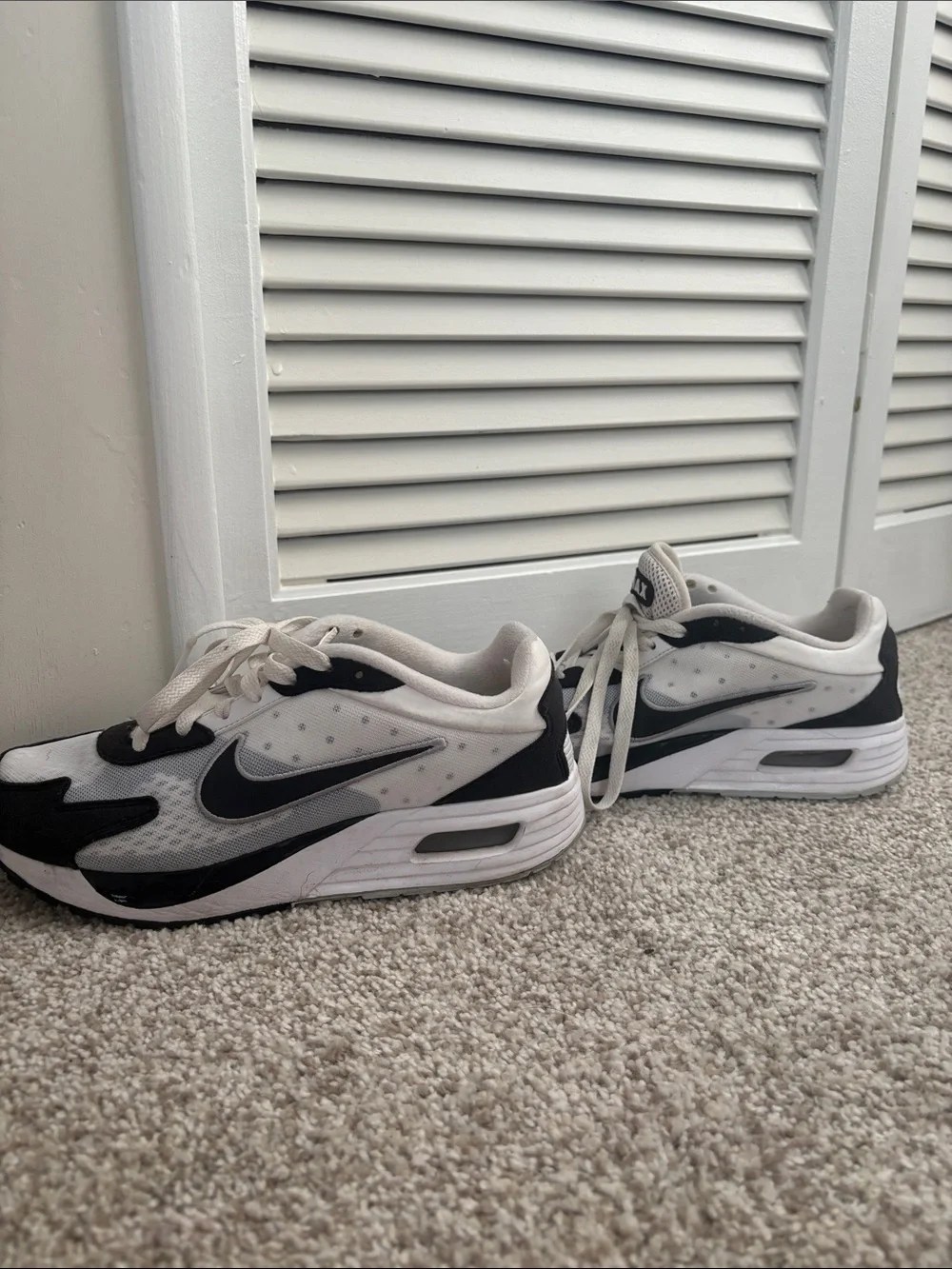 Nike Women’s 7.5 Air Max Sneakers